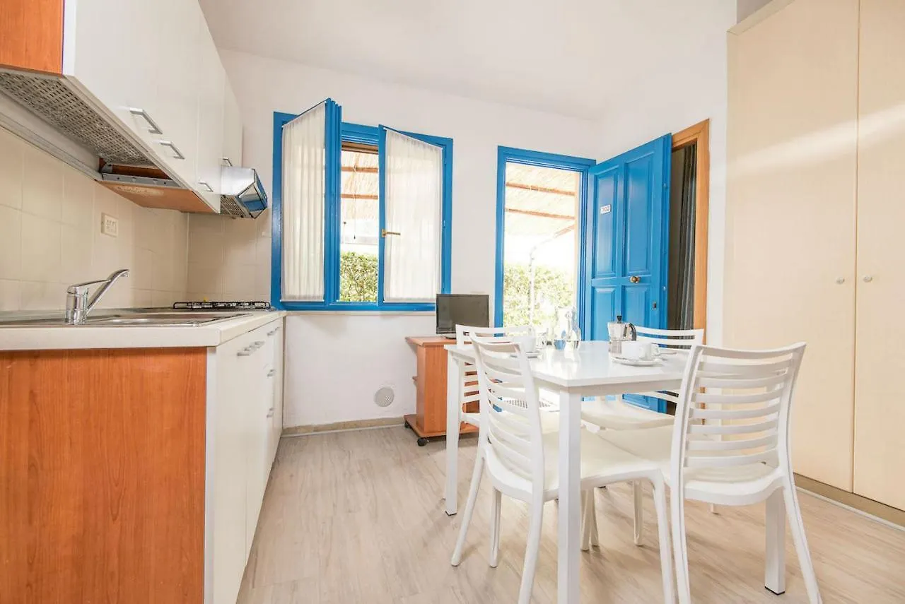 Aparthotel Isa-Appartament Plus: Quad Suite with AC and Private Outdoor Area Piombino