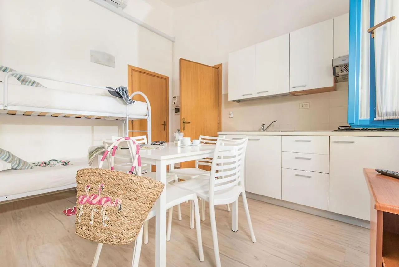 Aparthotel Isa-Appartament Plus: Quad Suite with AC and Private Outdoor Area Piombino Italy