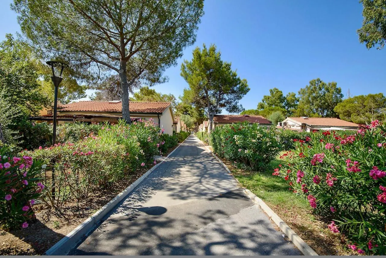 Isa-Appartament Plus 4 Beds, Air Conditioning And Private Outdoor Area In Village With 6 Swimming-Pools contacts